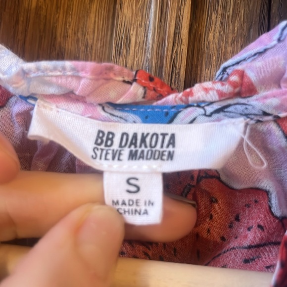 BB Dakota By Steve Madden Flutter Away Top Blouse - Picture 9 of 12